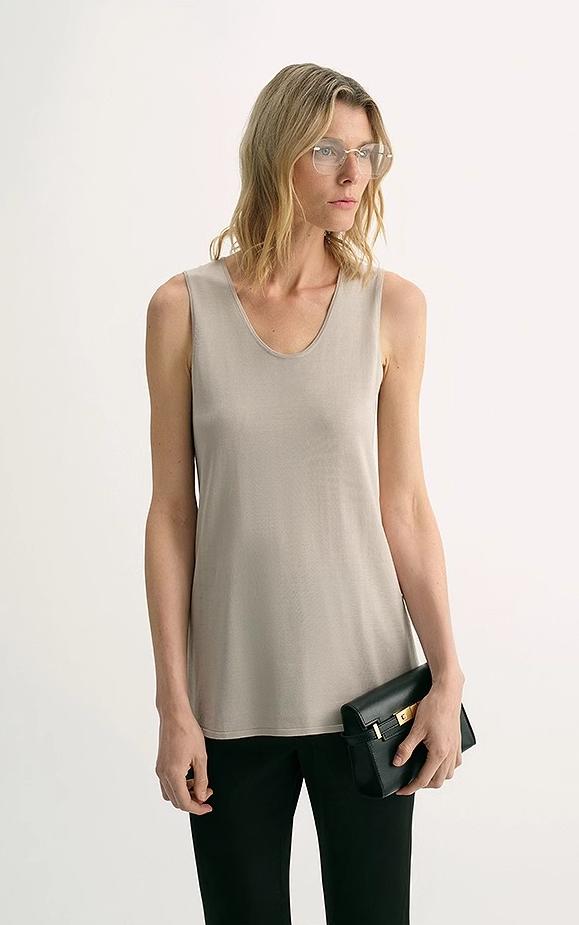 20NM ultra-fine high-quality silk, smooth and elegant U-neck straight knitted vest T-0