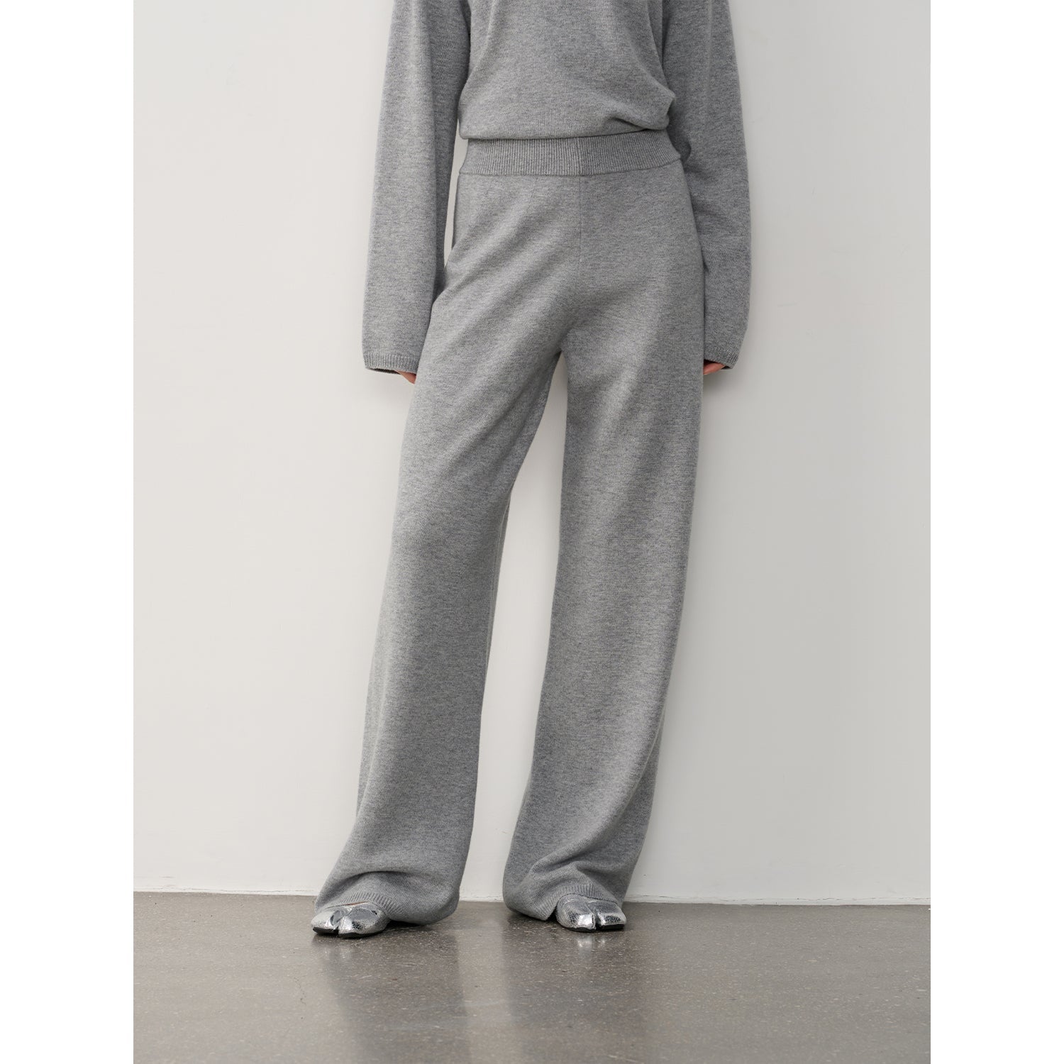 "Fall Winter Mischief" Basalan Merino Wool Knit Outfit-12